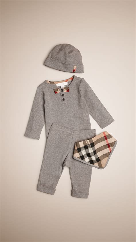 ensemble bébé garçon burberry|burberry children's gift set.